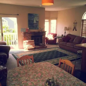 The Newport Family Peninsula House Apartment